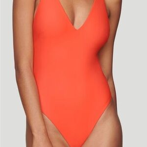Cuup The Plunge one piece - Hibiscus color